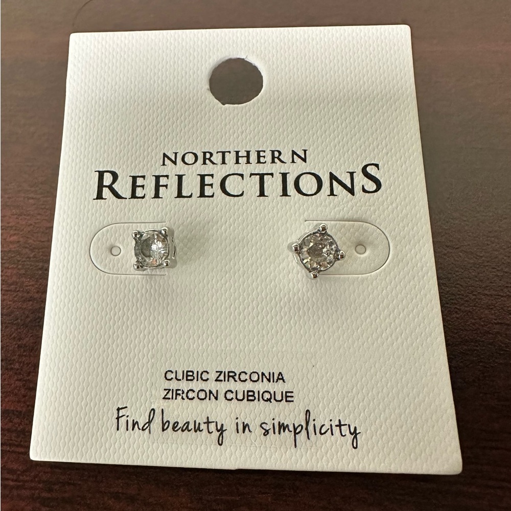 Northern Reflections NWT Silver Tone Cubic Zirconia Stud Earrings - Picture 2 of 5